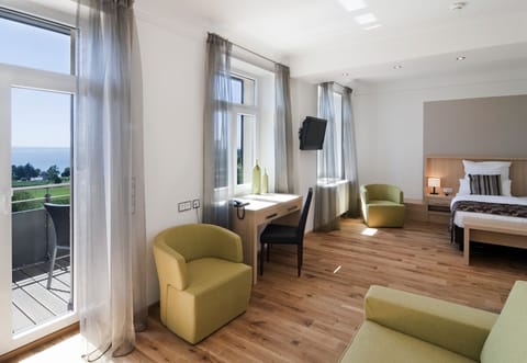 Premium Double Room, Balcony, Lake View | Living area | Flat-screen TV