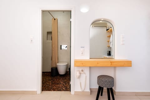 Triple Room | In-room safe, soundproofing, iron/ironing board, free WiFi