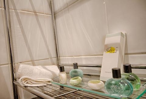 Family Room (Conwy) | Bathroom amenities | Designer toiletries, hair dryer, bathrobes, towels