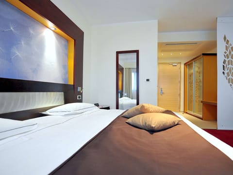 Triple Room, Multiple Beds | Premium bedding, minibar, in-room safe, desk