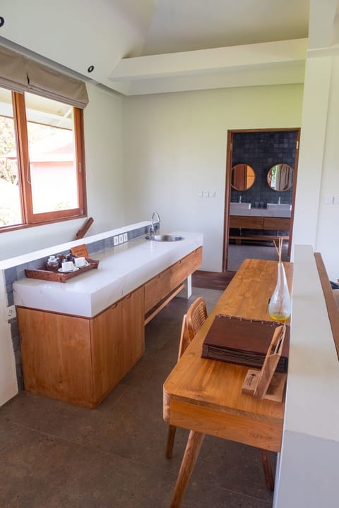 Villa with pool view #11 | Minibar, in-room safe, desk, iron/ironing board