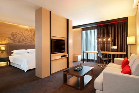 Junior Suite, 1 King Bed, Non Smoking | 1 bedroom, minibar, in-room safe, desk