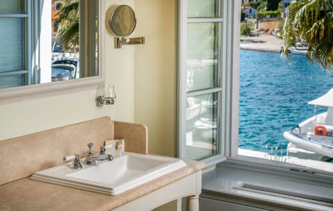 Superior Suite (Duke of Lorenski Suite) | Bathroom | Hair dryer, bathrobes, slippers, towels