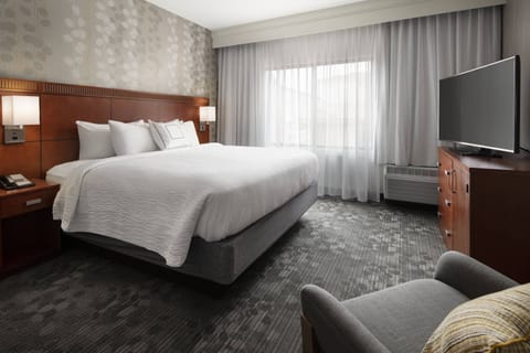 Suite, 1 Bedroom | Premium bedding, desk, blackout drapes, iron/ironing board