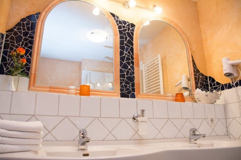 Standard Apartment | Bathroom sink