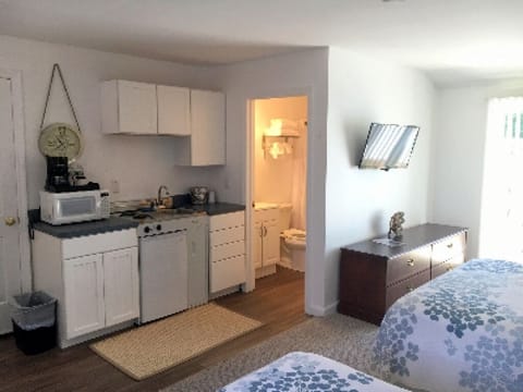 Premium Cottage, Private Bathroom (2 Queens w/Kitchenette ) | Free WiFi, bed sheets, alarm clocks