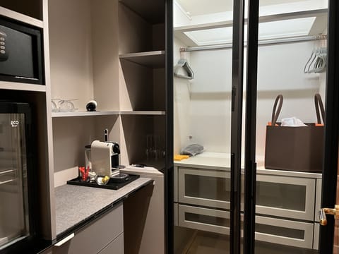 Parksuite 40 | Hypo-allergenic bedding, minibar, in-room safe, desk