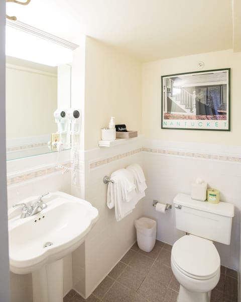 Deluxe Room, 1 Queen Bed (Greyhound) | Bathroom | Shower, designer toiletries, hair dryer, towels