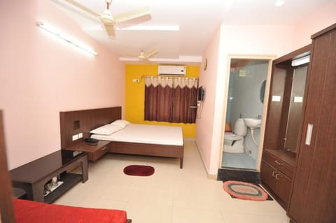 Deluxe Room | Rollaway beds, free WiFi