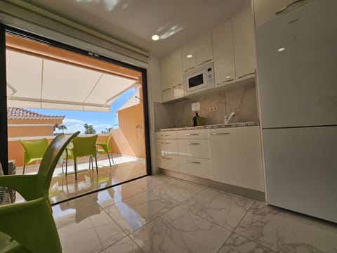 Panoramic apartment, 1 bedroom, partial ocean view (C102 Las Vistas TRG) | Private kitchen | Full-size fridge, microwave, stovetop, coffee/tea maker