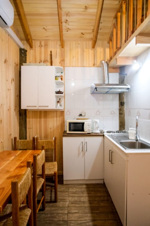 Los Boldos Cabin | Private kitchen | Fridge, microwave, dishwasher, toaster