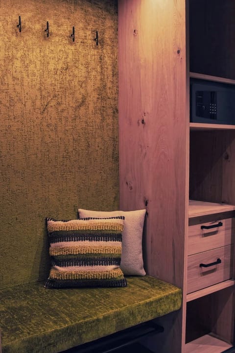 Premium Deluxe Doppelzimmer | Hypo-allergenic bedding, in-room safe, individually decorated