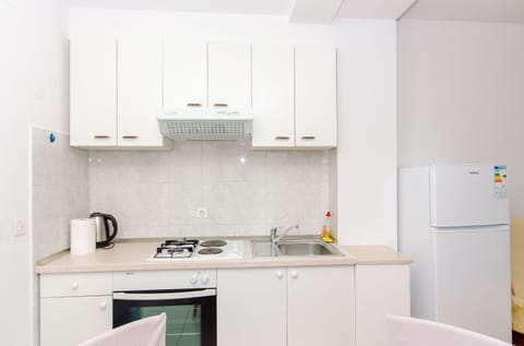 Apartment (A5) | Private kitchen | Fridge, stovetop