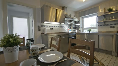 Apartment (inkl. Cleaning Fee EUR 80) | In-room dining