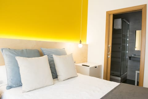 Double Room, Private Bathroom | Soundproofing, free cribs/infant beds, free WiFi, bed sheets