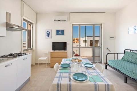 Standard Apartment, 1 Bedroom (Bilo 7 - 1440) | Private kitchen | Full-size fridge, cookware/dishes/utensils