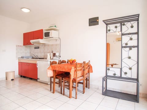 Apartment (A1) | Private kitchen | Coffee/tea maker, electric kettle