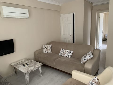 Superior Apartment | Blackout drapes, soundproofing, iron/ironing board, free WiFi