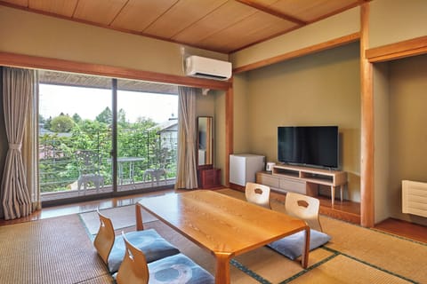 Japanese Style Family Room for 5 People | Desk, iron/ironing board, free WiFi, bed sheets