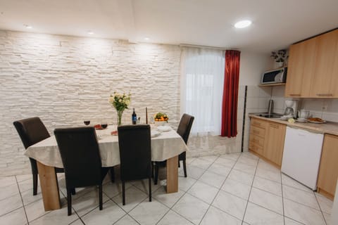 Apartment (A1) | Private kitchen