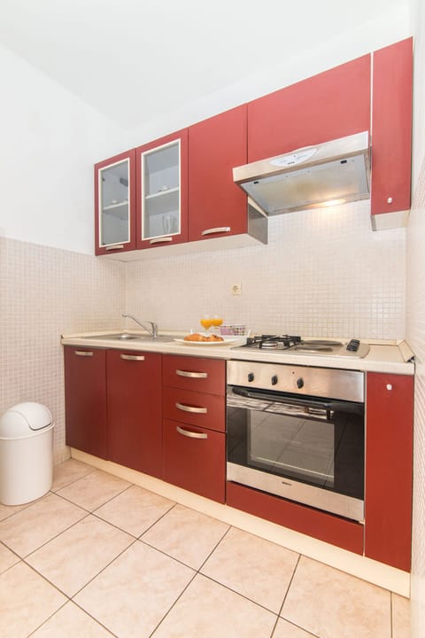 Apartment (A2) | Private kitchen | Fridge, oven, stovetop, coffee/tea maker
