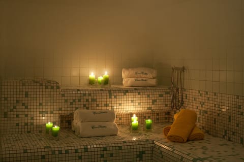 Sauna, spa tub, steam room, Turkish bath, body treatments, mud baths