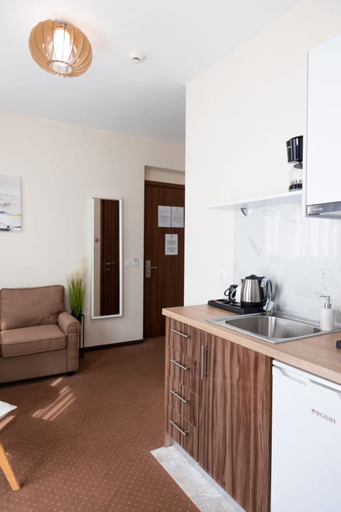 Apartment, 1 Bedroom | Private kitchenette | Fridge, electric kettle