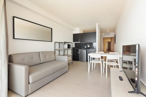 Apartamento vista mar y aire acondicionado | Living area | Flat-screen TV