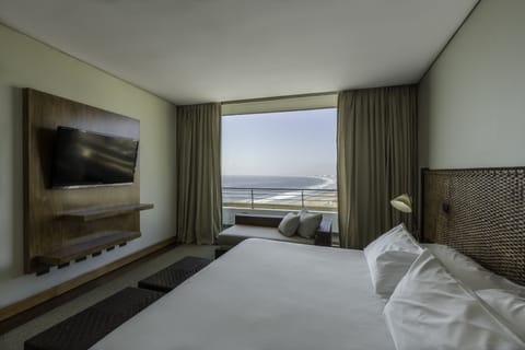 Suite, 1 King Bed, Non Smoking | Premium bedding, minibar, in-room safe, desk