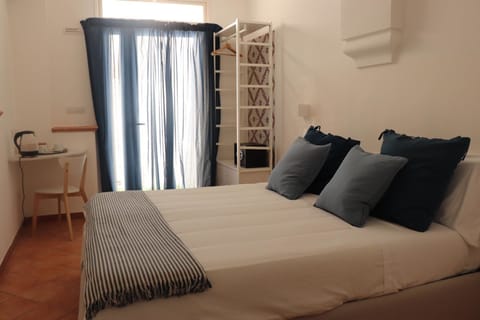 Standard Double or Twin Room | 1 bedroom, minibar, in-room safe, iron/ironing board