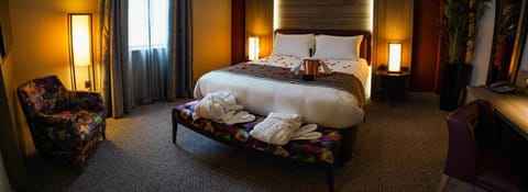 Junior Double Room | In-room safe, individually decorated, desk, laptop workspace