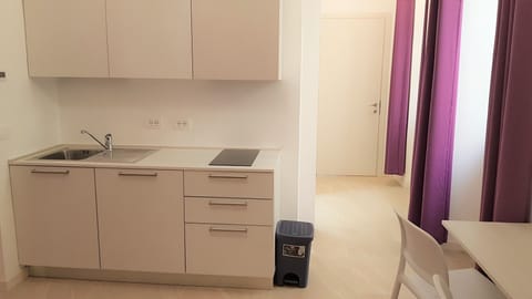 Superior Apartment (Glicine) | Private kitchenette | Full-size fridge, microwave, stovetop, coffee/tea maker