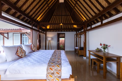 Superior Double or Twin Room, 1 Bedroom, Sea View | Premium bedding, minibar, in-room safe, individually decorated