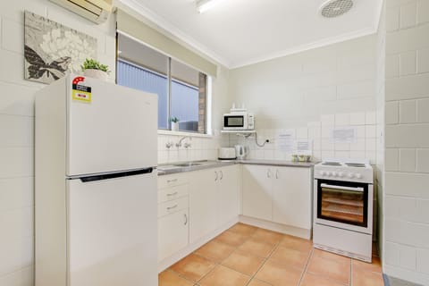 Family Apartment, 1 Bedroom | Private kitchen | Fridge, microwave, oven, stovetop