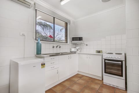 Apartment, 1 Bedroom | Private kitchen | Fridge, microwave, oven, stovetop