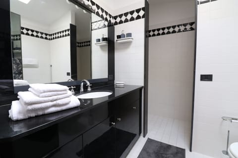 Family Apartment, Annex Building | Bathroom | Shower, rainfall showerhead, free toiletries, hair dryer