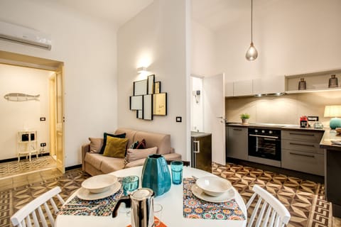 Fridge, stovetop, dishwasher, coffee/tea maker