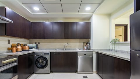 Luxury Apartment, 2 Bedrooms, Sea View (Palm View) | Private kitchen | Fridge, microwave, oven, stovetop