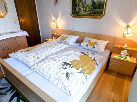 Double Room, Balcony (Zimmer 3) | Desk, free WiFi, bed sheets