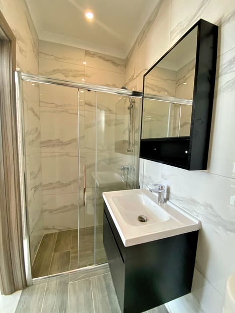 Panoramic Studio Suite | Bathroom | Shower, deep soaking tub, hair dryer, slippers