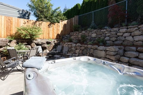 Townhome, 3 Bedrooms | Outdoor spa tub