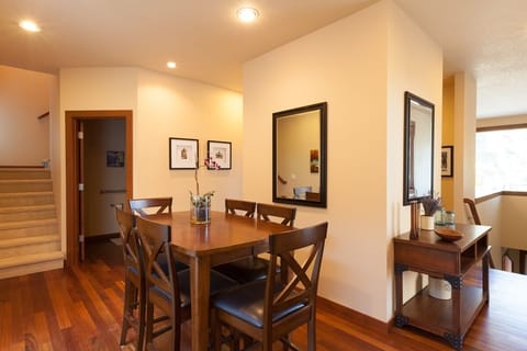 Townhome, 3 Bedrooms | Dining