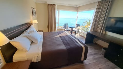 Room, Ocean View | Minibar, in-room safe, desk, blackout drapes