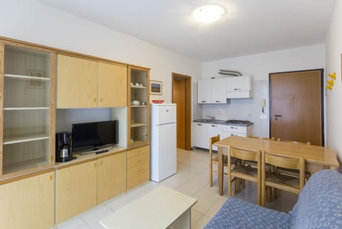 Standard Apartment, 1 Bedroom | Private kitchen | Fridge, stovetop, cookware/dishes/utensils