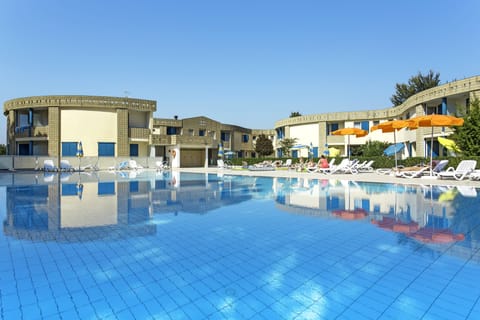 Seasonal outdoor pool, pool umbrellas, sun loungers