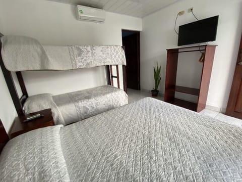 Economy Quadruple Room | Free WiFi, bed sheets