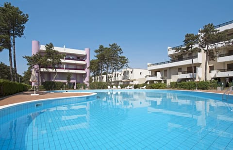 Seasonal outdoor pool, pool umbrellas, sun loungers