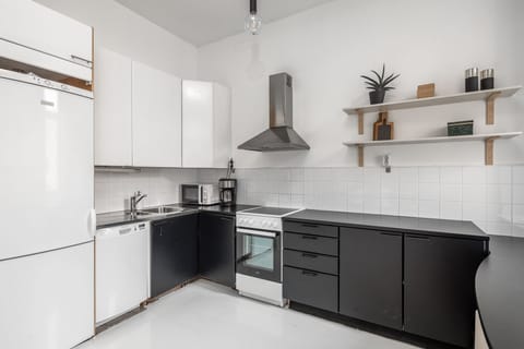 Charming City Home | Private kitchen | Fridge, microwave, oven, stovetop