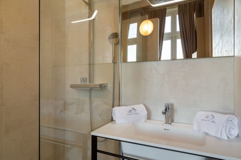 Superior Room | Bathroom | Designer toiletries, hair dryer, bathrobes, towels
