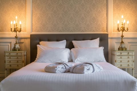 Premium bedding, individually decorated, individually furnished, desk